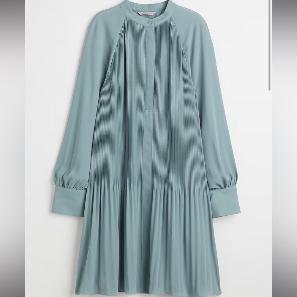 Pleated H&M dress - XL it looks more like a sage green